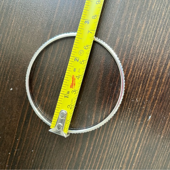 Elegant Silver Fashion Bangle Bracelet - Picture 3 of 3